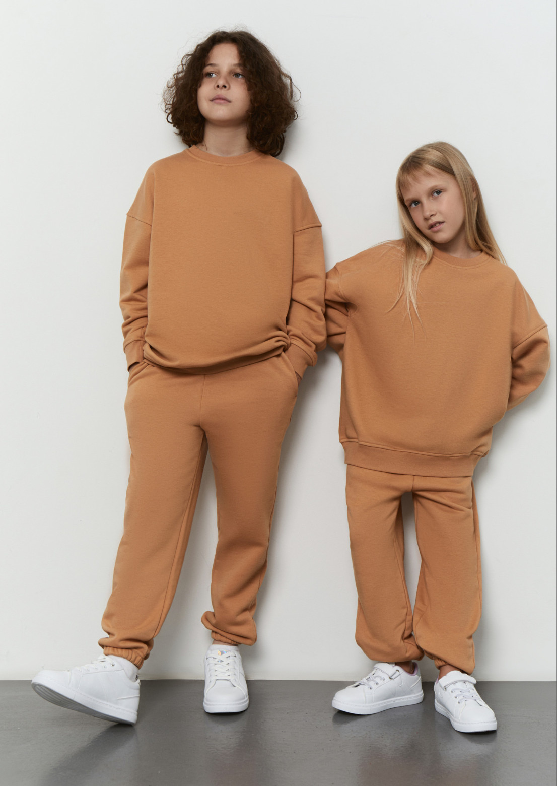 Caramel color kids three-thread oversize sweatshirt